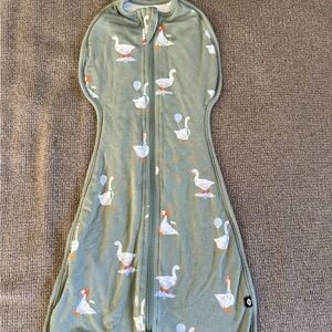 Kyte BABY Swaddle bag in silly goose size NB